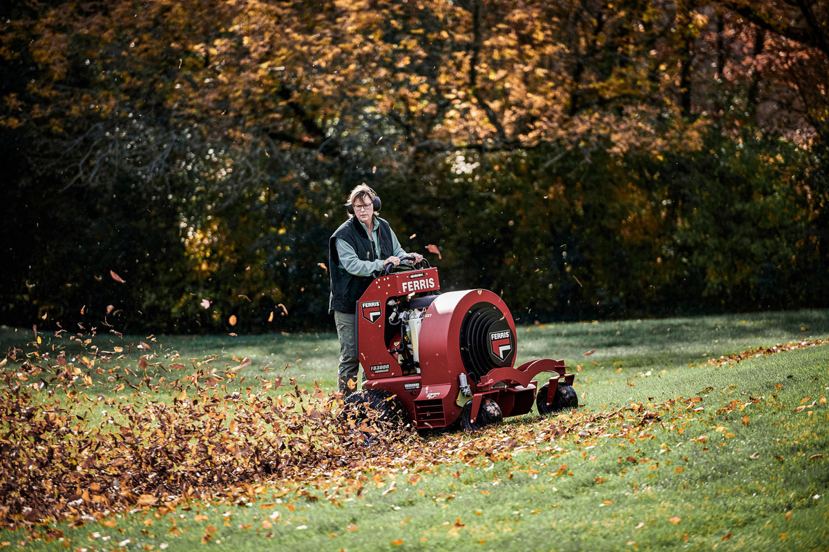 FB3000 Hurricane™ Stand-On Blower — view 7 view
